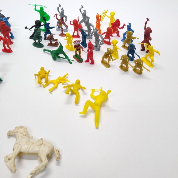 Cowboy & Indians Vintage Plastic Toy Lot Nostalgic Collection Wear & Play Damage - Picture 4 of 10